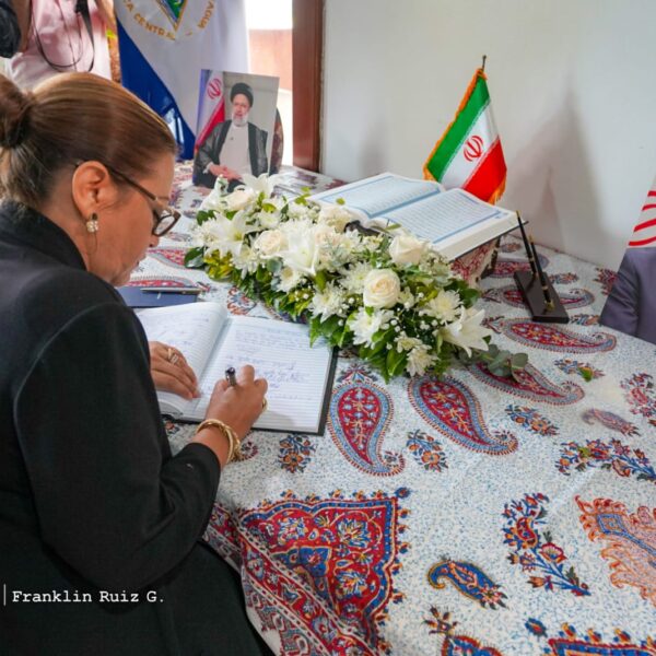 Foto de Galería: Firma de Libro de Condolencias en Embajada de la República Islámica de Irán