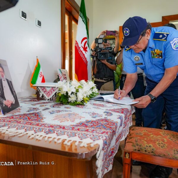 Foto de Galería: Firma de Libro de Condolencias en Embajada de la República Islámica de Irán