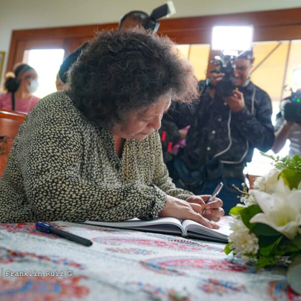 Foto de Galería: Firma de Libro de Condolencias en Embajada de la República Islámica de Irán