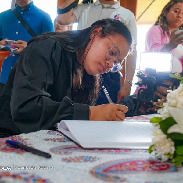 Foto de Galería: Firma de Libro de Condolencias en Embajada de la República Islámica de Irán