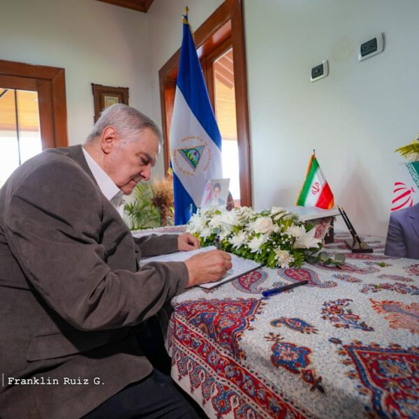 Foto de Galería: Firma de Libro de Condolencias en Embajada de la República Islámica de Irán