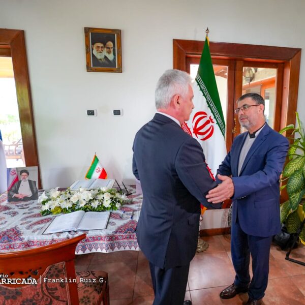 Foto de Galería: Firma de Libro de Condolencias en Embajada de la República Islámica de Irán