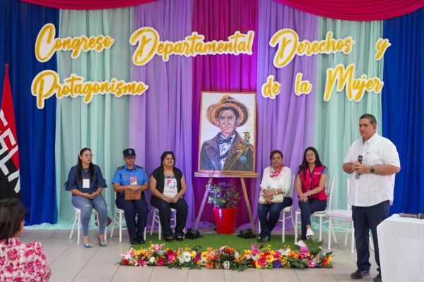 Mujeres Empoderadas en Congresos de Derechos