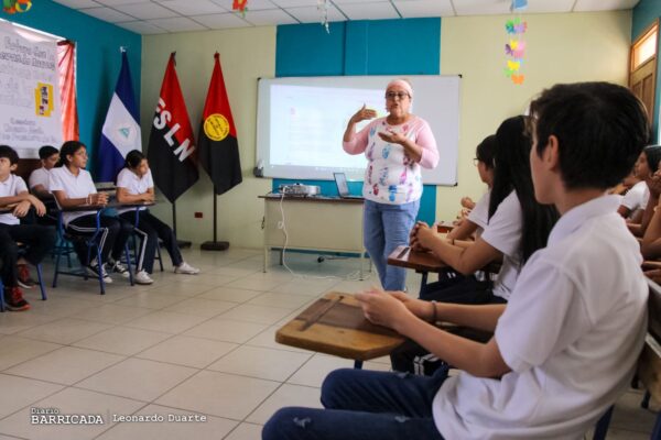 Consulta Educativa Nacional en Colegio Barrilete de Colores para la Estrategia Bendiciones y Victorias