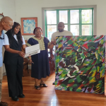 Intercambio cultural entre artista mozambiqueña y jóvenes de la Escuela Caribbean Unity
