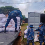 Ejercito de Nicaragua realiza descargue de paquetes alimenticios en municipio de Bluefields