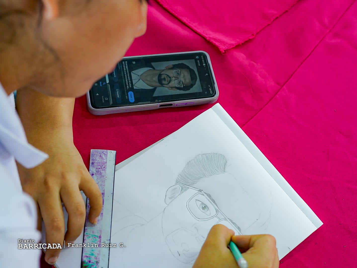 Certamen de dibujos y pinturas en Saludo al 45/19 en Colegio Luxemburgo