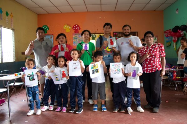 Niños y Niñas del CDI Hialeah 2 realizan actividades artísticas en celebración del 45/19