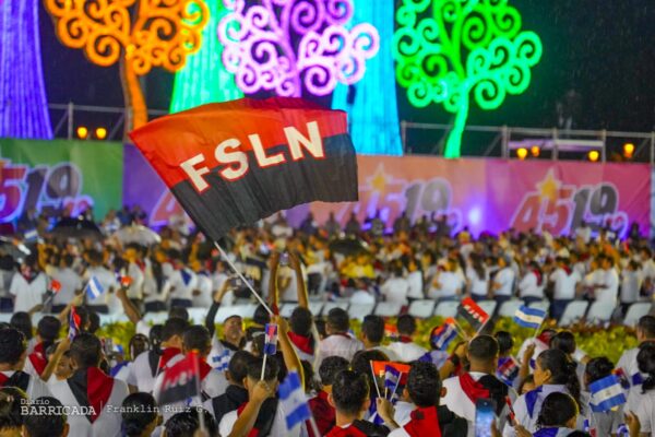 Comandante Daniel Ortega: Que viva en nuestros corazones el compromiso de seguir luchando por la paz y el amor