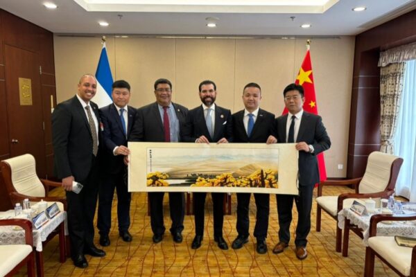 EN REUNIONES EN BEIJING CON INSTITUCIONES Y EMPRESAS CHINAS