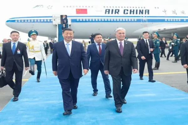 Presidente chino llega a Kazajistán para participar en cumbre de la OCS