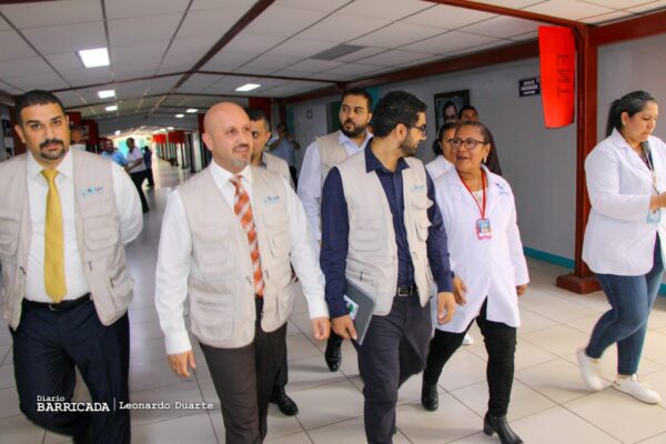 Médicos Palestinos Visitan Hospital Manolo Morales para Intercambiar Experiencias