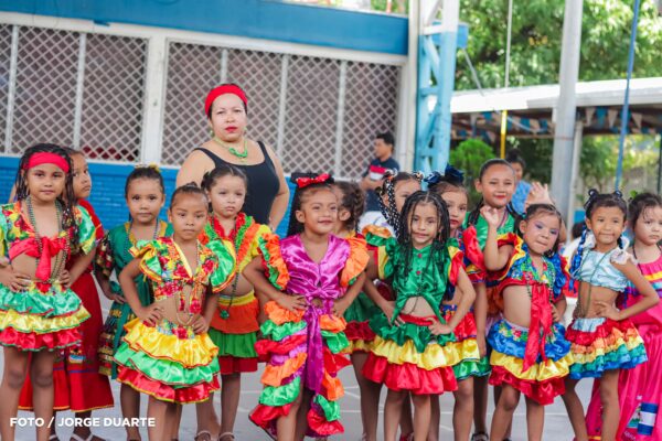 Promueven cultura nicaragüense con pasarela de huipiles