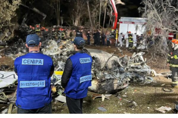 Identifican primeros cuerpos sin vida de avión accidentado en Brasil