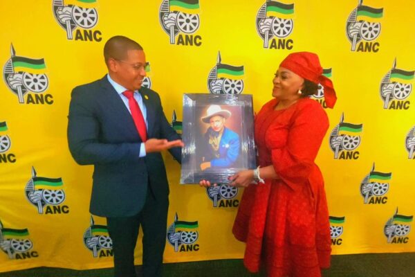 Delegación Nicaragüense, sostiene encuentro en Sudáfrica, con Vice-Secretaria General Congreso Nacional Africano