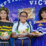 Estudiantes celebran fiestas patrias 2024 con exposición de comidas típicas