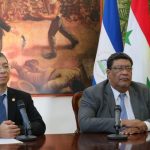 Embajador Sirio Presenta Copias de Estilo en Ceremonia Virtual