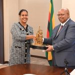 Embajadora de Nicaragua se reúne con el Honorable Abogado Jacob Mudenda, Presidente del Parlamento de Zimbabue