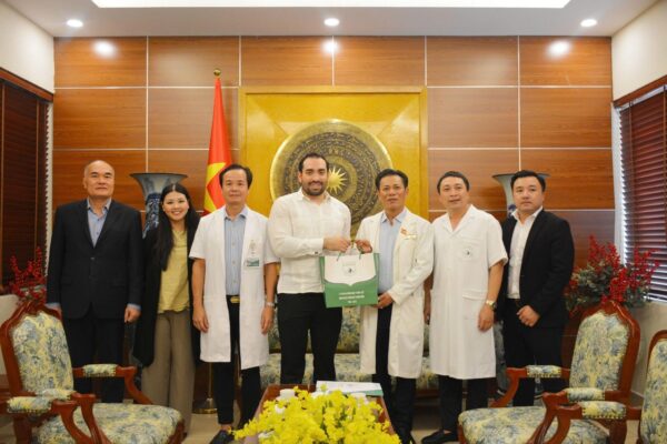Delegación nicaragüense visita el Hospital Nacional de Acupuntura de Vietnam