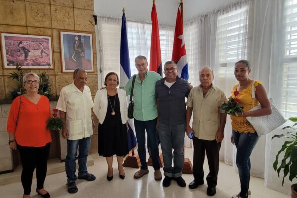 Solidaridad Internacionalista: Aquí no se rinde nadie