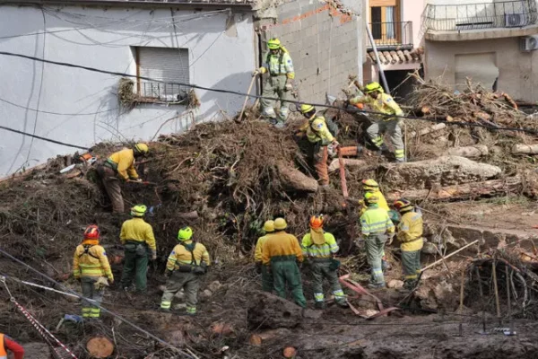 Continúan en España la búsqueda de víctimas tras inundaciones que dejaron más de 90 muertos