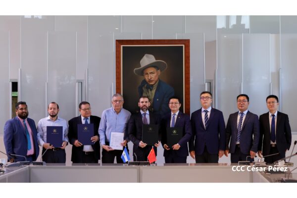 Firma de contratos entre Nicaragua y China marca inicio de ENESOLAR 3 en Masaya
