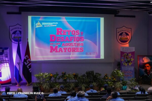 Servidores públicos destacan rol de los adultos mayores en la familia y comunidad