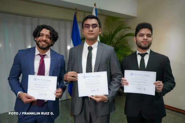 Banco Central de Nicaragua premia a las 3 mejores investigaciones económicas