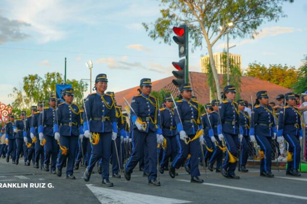 «La Paz Somos Todos»: Un desfile policial emblemático por el 45 aniversario del MINT y la Policía Nacional