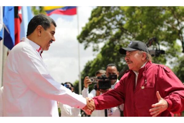 Sinceras felicitaciones del Compañero Nicolás Maduro Moros y Compañera Cilia Flores al Comandante Daniel