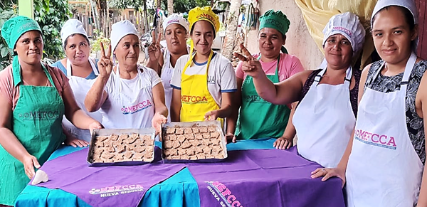 Familias nicaragüenses elaboran tradicional dulcería: gofios, cajetas y dulces artesanales
