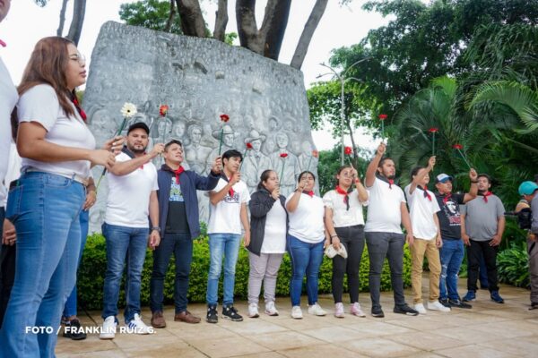 Homenaje de la Juventud Sandinista a Héroes y Mártires en el Día de los Difuntos
