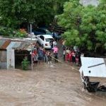 Persisten ríos inundados y comunidades incomunicadas en Honduras