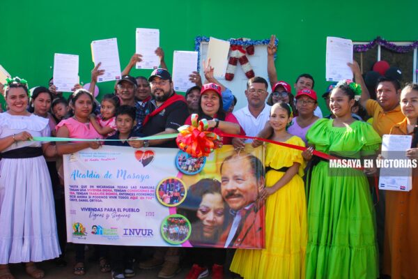 Recibiendo la Navidad en Nuevas Viviendas: Un Regalo de Esperanza para las Familias
