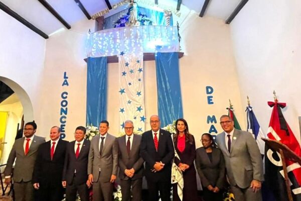 «Nuestras Purísimas» de Nicaragua cautivan en México con su tradición y colorido