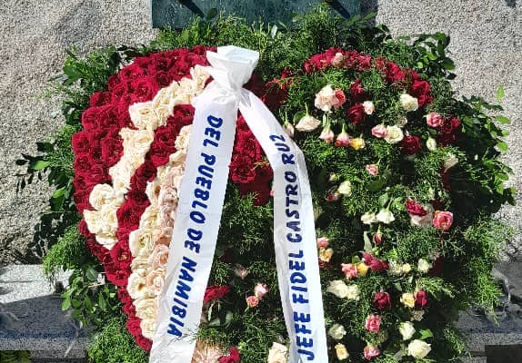 Presidente de Namibia rinde homenaje al Líder Revolucionario Fidel Castro