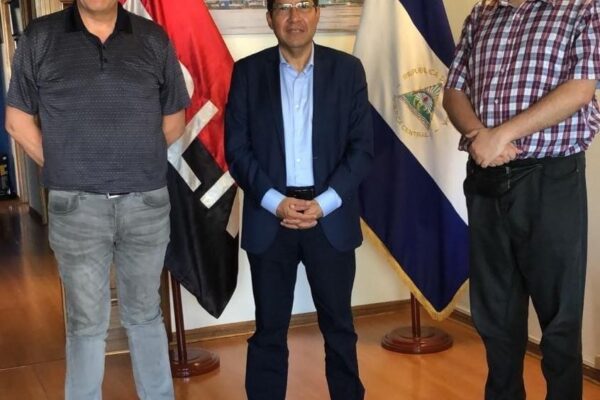 Embajada de Nicaragua en Chile recibe visita de dirigente de la FENAPO