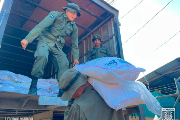 Ejército de Nicaragua distribuye merienda escolar en 12 escuelas urbanas