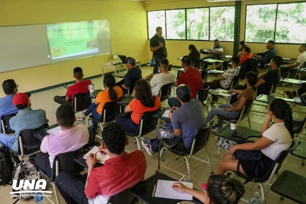 UNA inicia año académico 2025