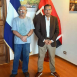 Alejandro González, destacado artista, visita la Embajada de Nicaragua en Chile