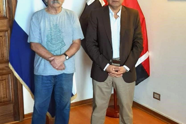 Alejandro González, destacado artista, visita la Embajada de Nicaragua en Chile