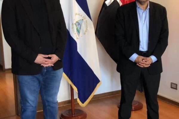 Eric Campos, Secretario General de la CUT de Chile, visita la Embajada de Nicaragua en Santiago