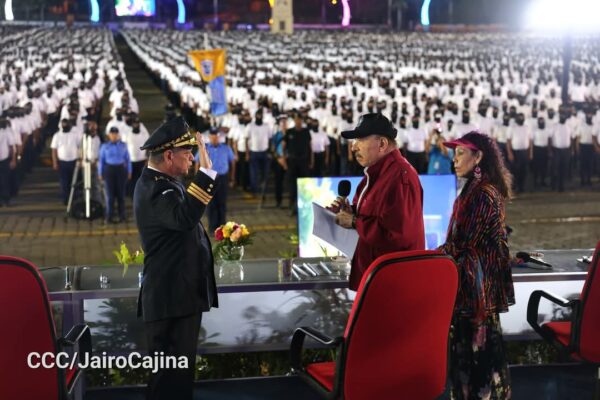 Juramentación Histórica:  Primer Comisionado Francisco Díaz asume nuevo mandato y Policías Voluntarios prestan juramento