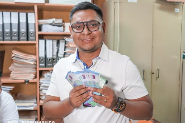 Nicaragua realiza pago de salario de febrero a trabajadores del Estado