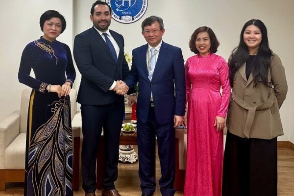 El Comité Permanente de la Unión de Organizaciones de Amistad de Hanói recibe al embajador de Nicaragua en Vietnam