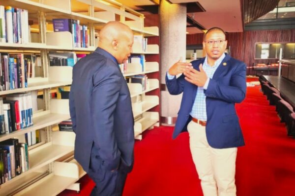 Embajada de Nicaragua en Pretoria visita la Biblioteca Nacional de Sudáfrica