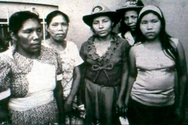 Con nuestras heroicas mujeres de El Cuá 10 de marzo de 1970