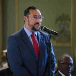 Mensaje de Saludo y Felicitación a su Excelencia Stuart R. Young