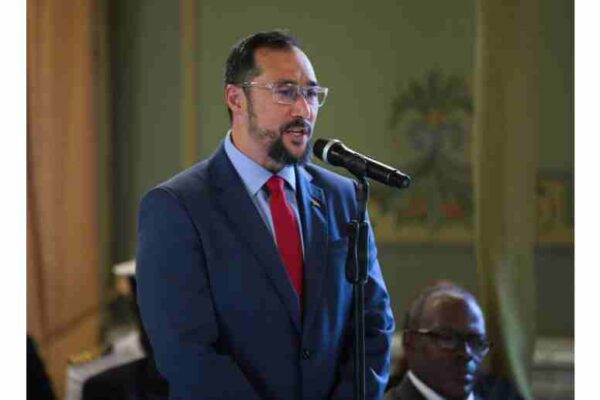 Mensaje de Saludo y Felicitación a su Excelencia Stuart R. Young