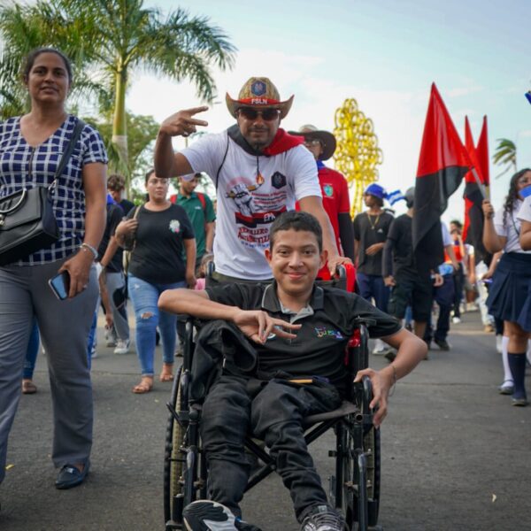 Foto de Caminata 45 aniversario de la Gran Cruzada Nacional de Alfabetización